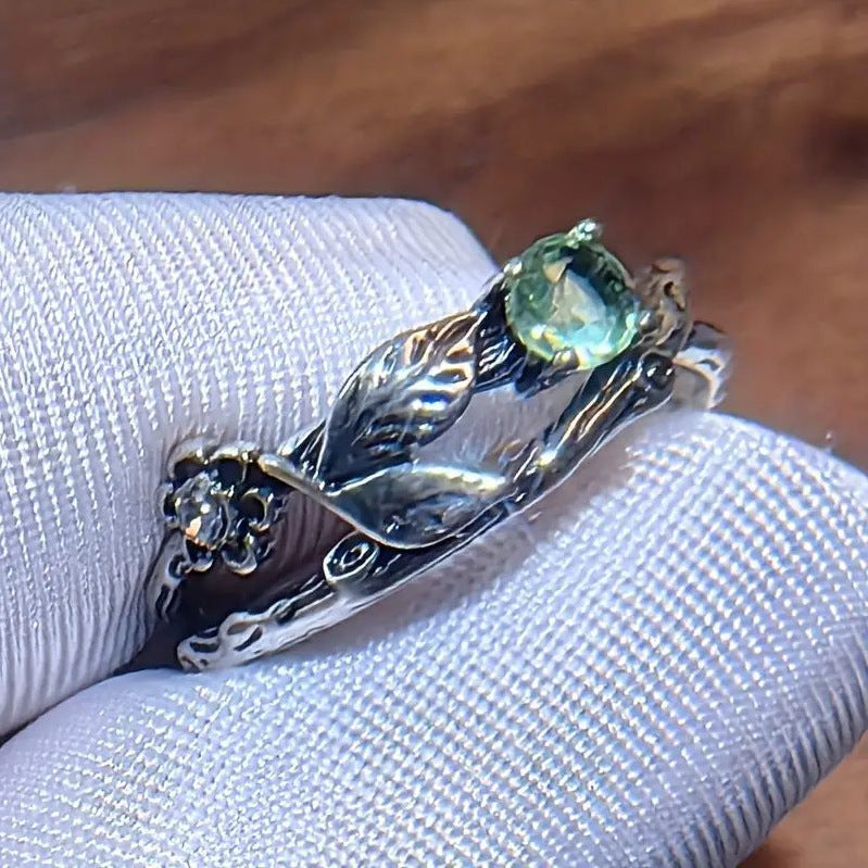 Women's Retro Plated Ancient Silver Branch Inlaid Zircon Ring