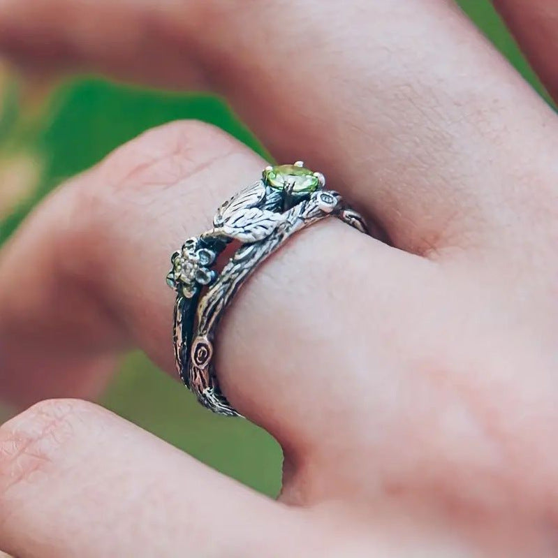 Women's Retro Plated Ancient Silver Branch Inlaid Zircon Ring
